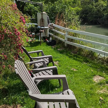 French Prive Calme En Bord De Riviere Holiday home Guerard