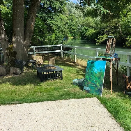 French Prive Calme En Bord De Riviere